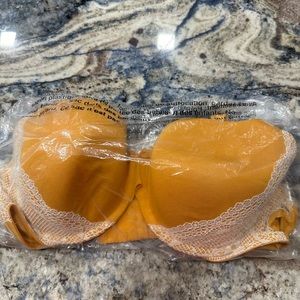 NWT cacique bra size 44c